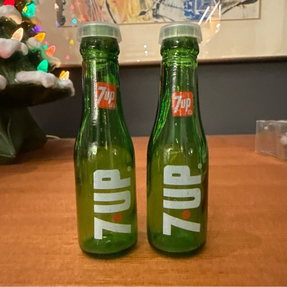 4” 7 UP Bottle Salt & Pepper Shakers Vintage Mcm Retro Collectibles - Picture 5 of 6